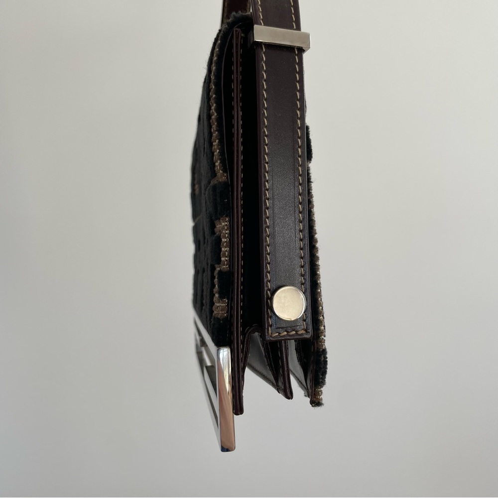 FENDI monogram shoulder bag, adjustable shoulder strap - Picture 11 of 17